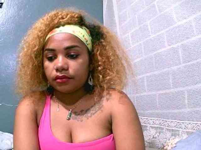 Monica1612 webcam