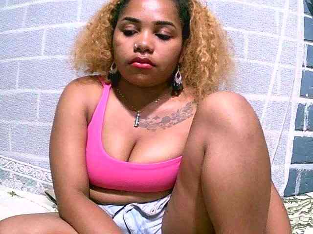 Monica1612 webcam