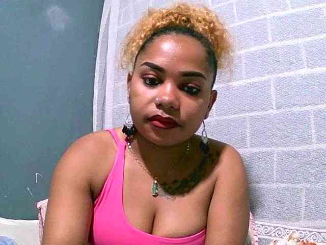 Monica1612 webcam