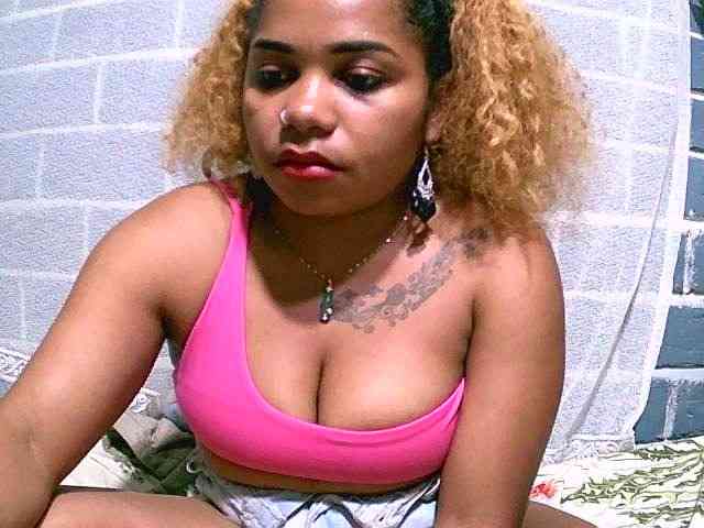Monica1612 webcam