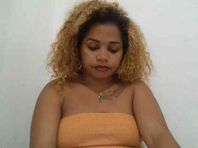 Monica1612 webcam