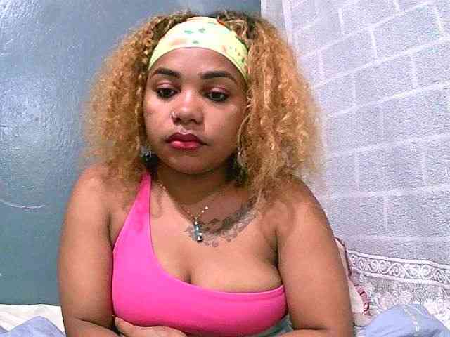 Monica1612 webcam