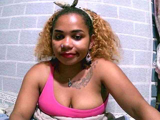 Monica1612 webcam