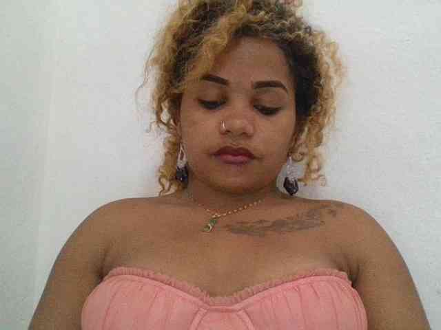 Monica1612 webcam