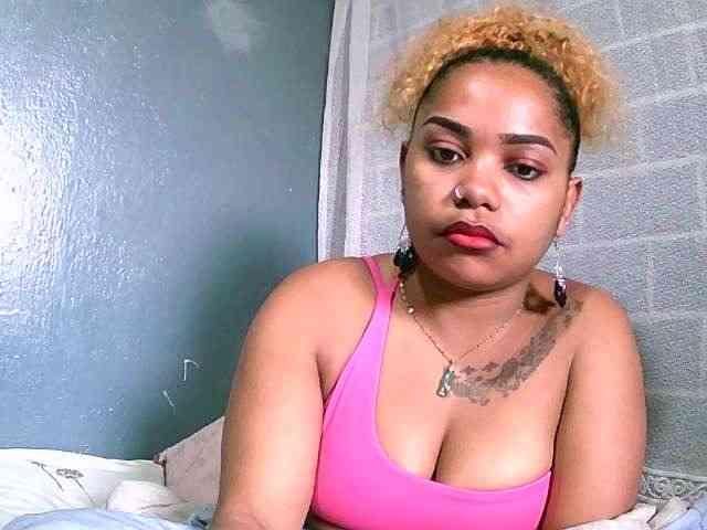 Monica1612 webcam
