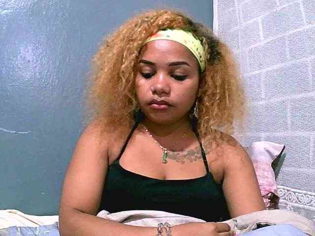 Monica1612 webcam
