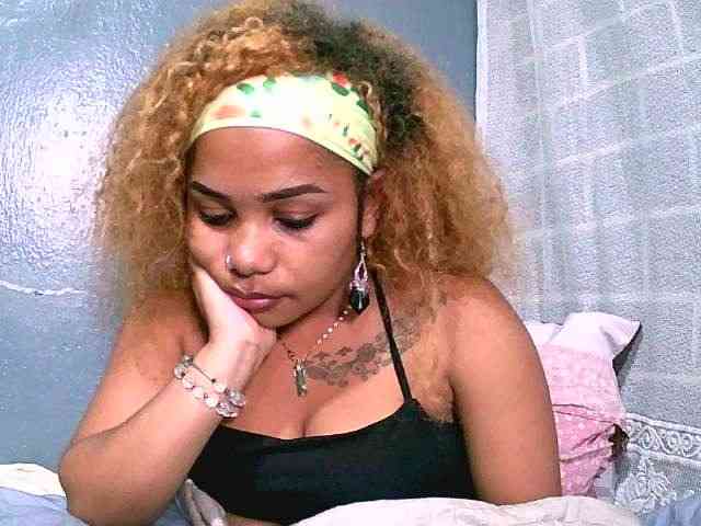 Monica1612 webcam