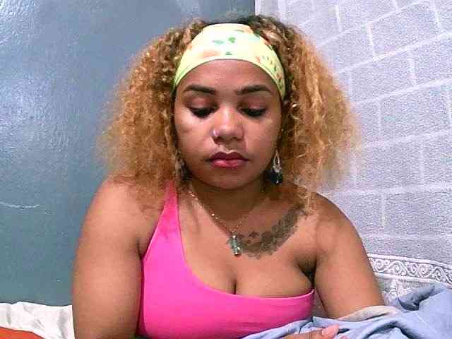 Monica1612 webcam