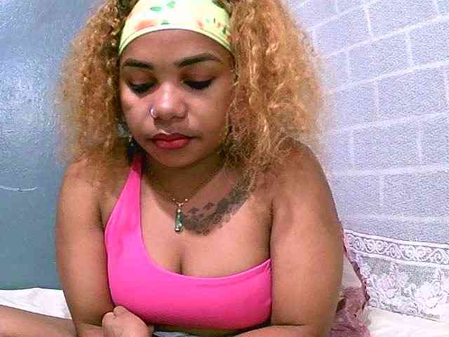 Monica1612 webcam