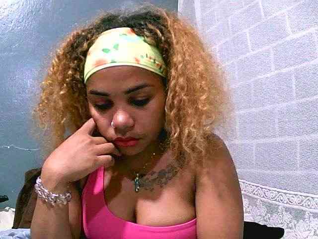 Monica1612 webcam
