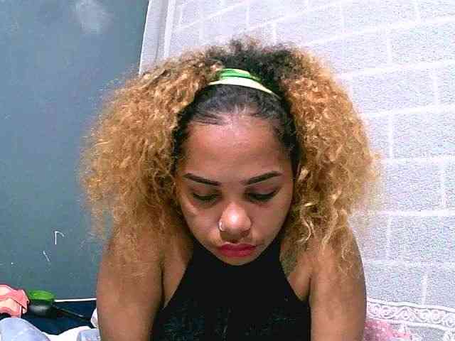 Monica1612 webcam
