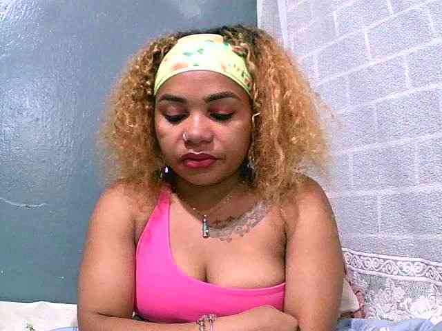 Monica1612 webcam