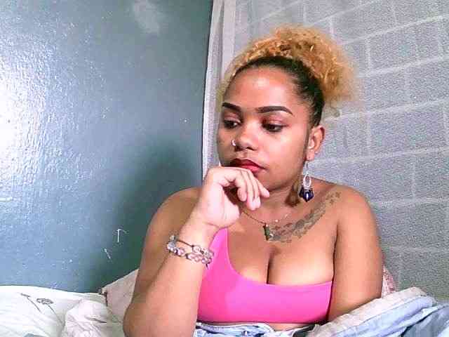 Monica1612 webcam
