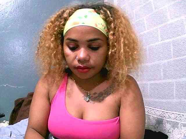 Monica1612 webcam