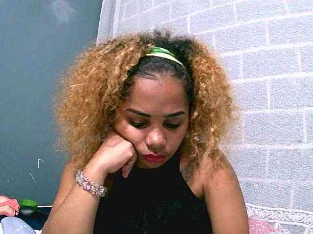 Monica1612 webcam