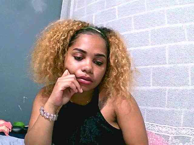 Monica1612 webcam