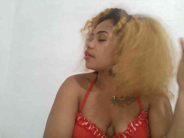 Monica1612 webcam