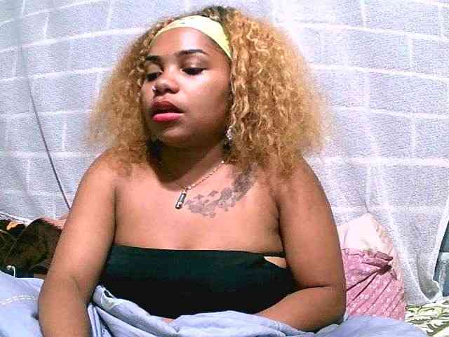 Monica1612 webcam