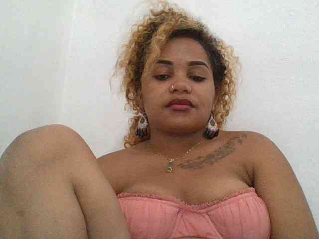 Monica1612 webcam