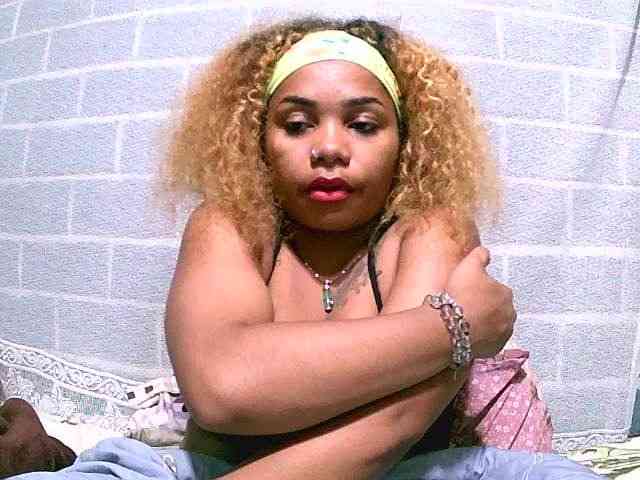 Monica1612 webcam