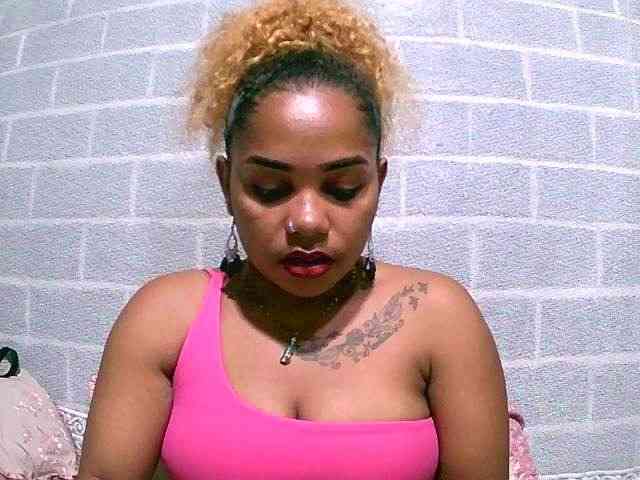 Monica1612 webcam