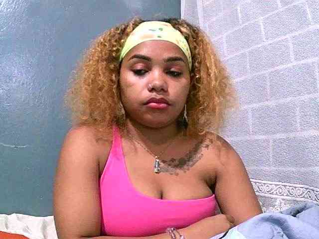 Monica1612 webcam