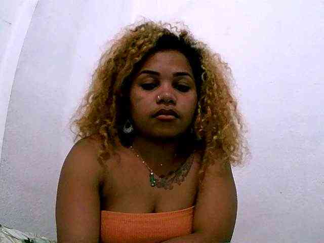 Monica1612 webcam