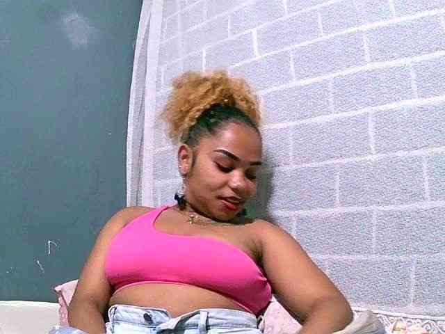 Monica1612 webcam