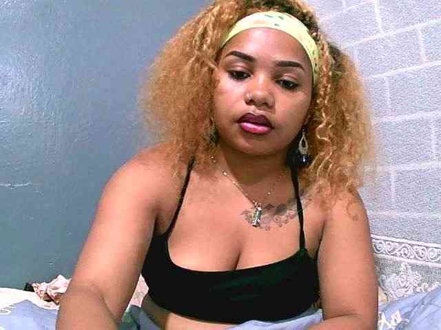 Monica1612 webcam