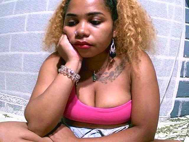 Monica1612 webcam