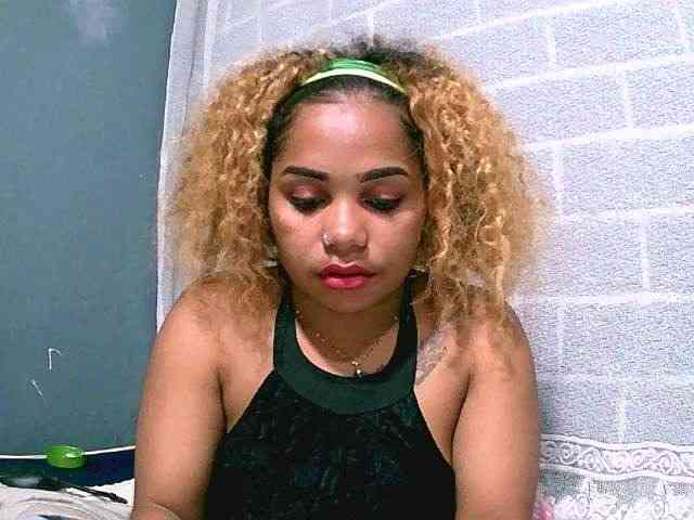 Monica1612 webcam