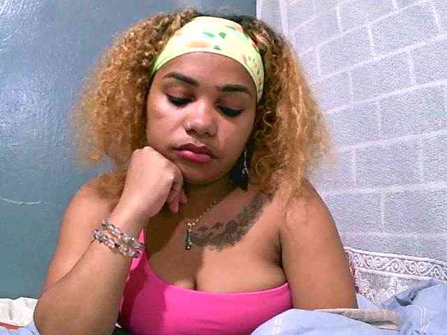 Monica1612 webcam