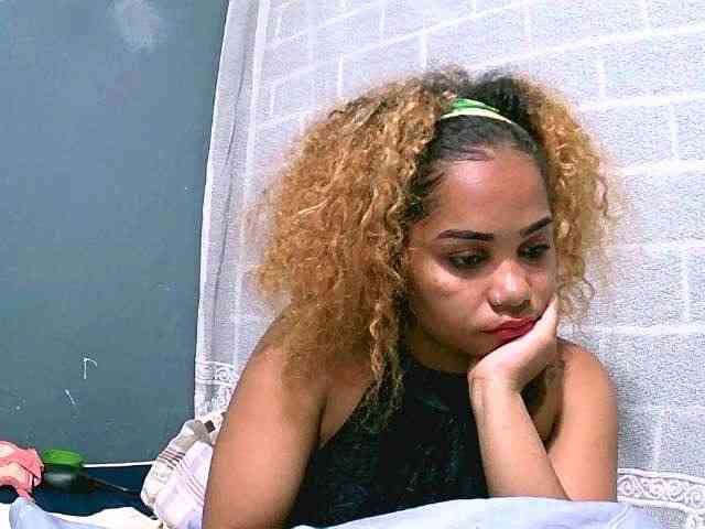 Monica1612 webcam