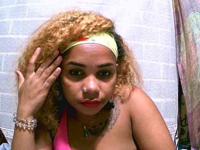 Monica1612 webcam