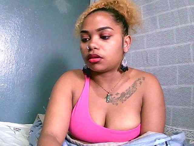 Monica1612 webcam