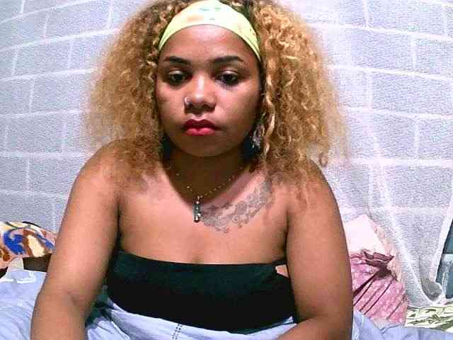 Monica1612 webcam