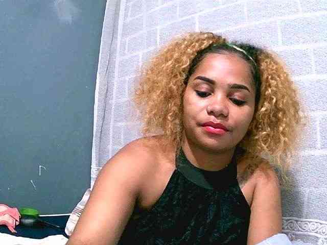 Monica1612 webcam