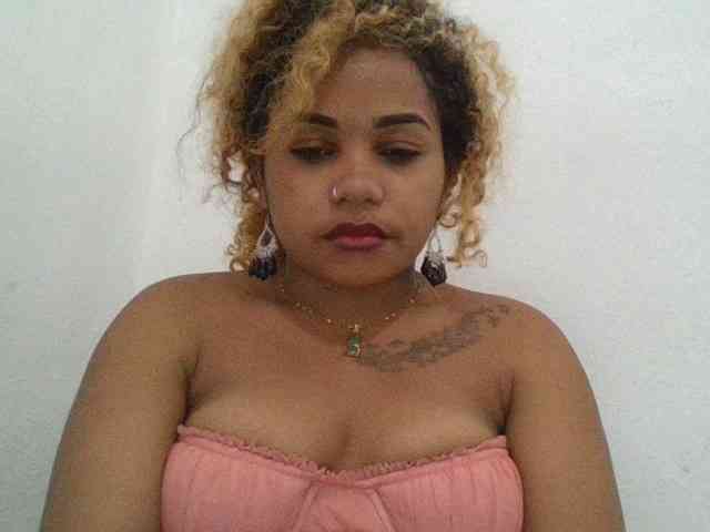 Monica1612 webcam