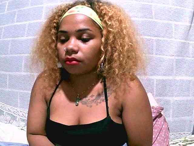 Monica1612 webcam