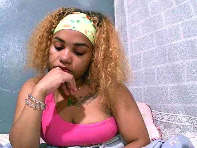 Monica1612 webcam