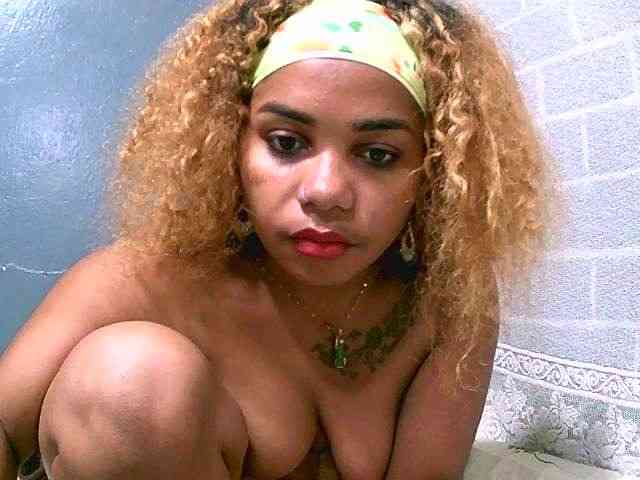 Monica1612 webcam