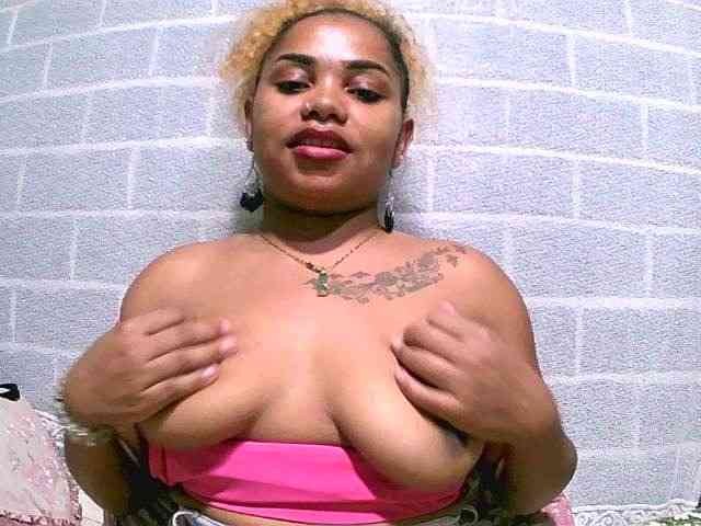 Monica1612 webcam