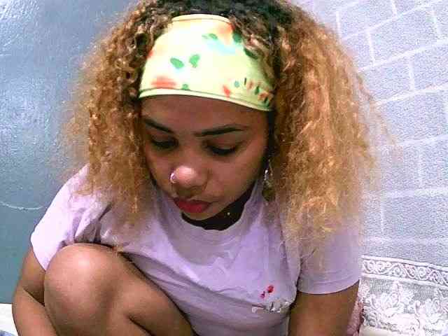 Monica1612 webcam