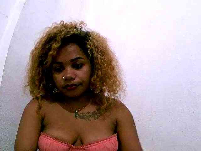 Monica1612 webcam