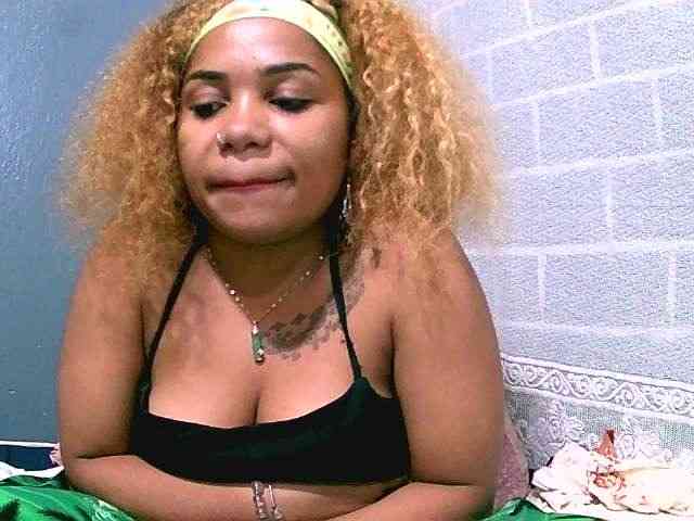 Monica1612 webcam