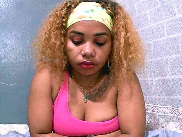Monica1612 webcam