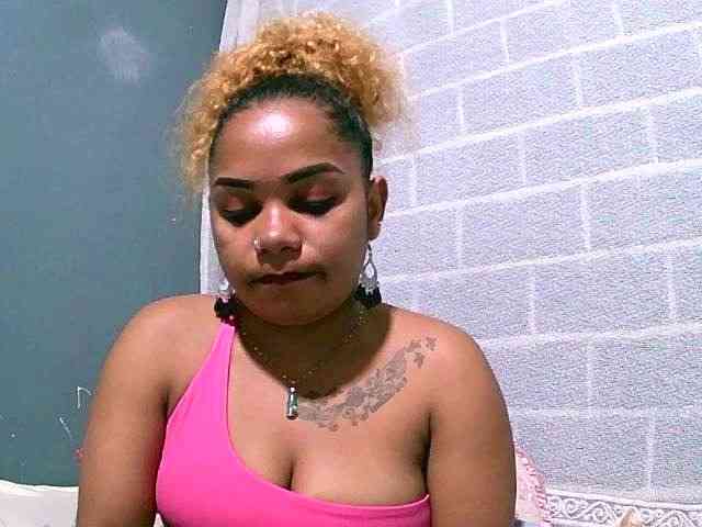 Monica1612 webcam