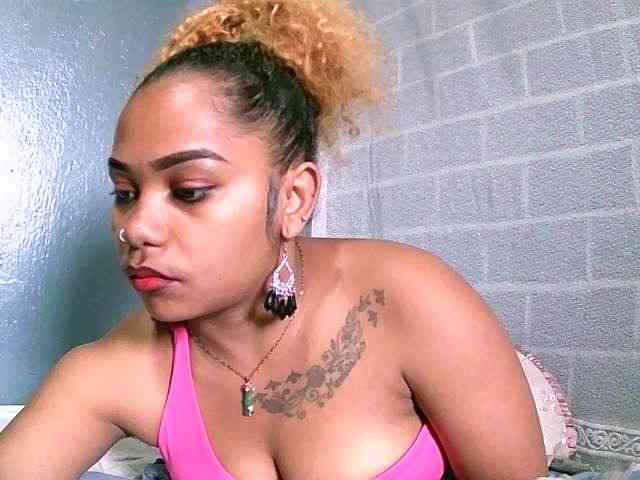 Monica1612 webcam