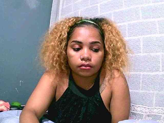 Monica1612 webcam