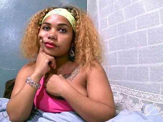 Monica1612 webcam